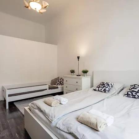 Spacious Almassy Apartamento