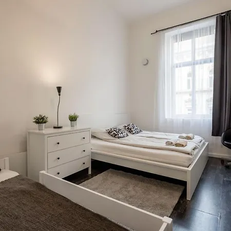 Spacious Almassy Apartamento *